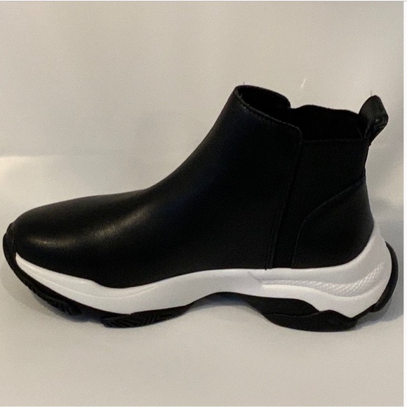 Steve Madden Black Vegan Leather MEDIA Sz 9 Women’s - Picture 13 of 13